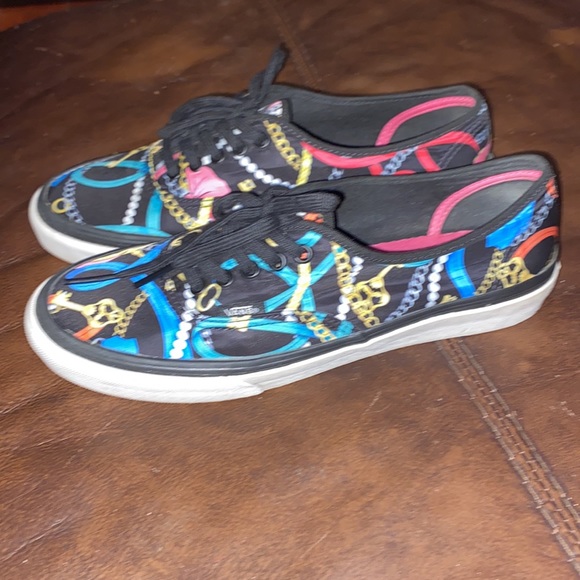 Vans - Picture 2 of 4